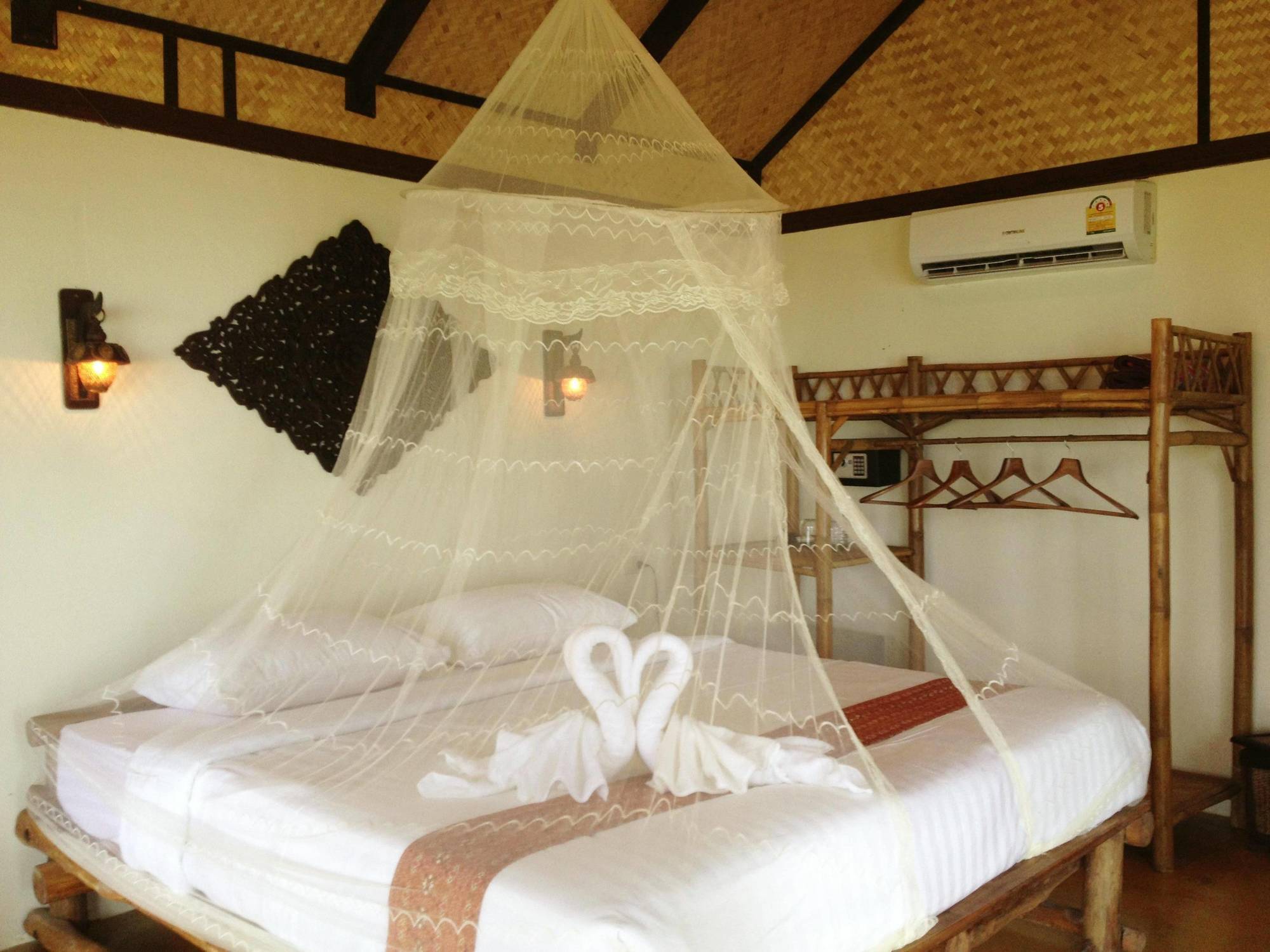 Nautilus Right On The Beach Resort Ko Lanta Exterior foto